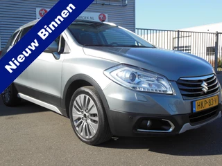 Suzuki S-Cross SX4 1.6 High Executive AllGrip staat in Hoogeveen