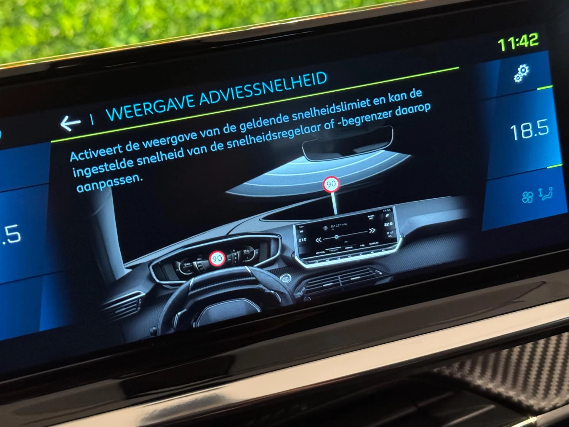 Hoofdafbeelding Peugeot e-2008