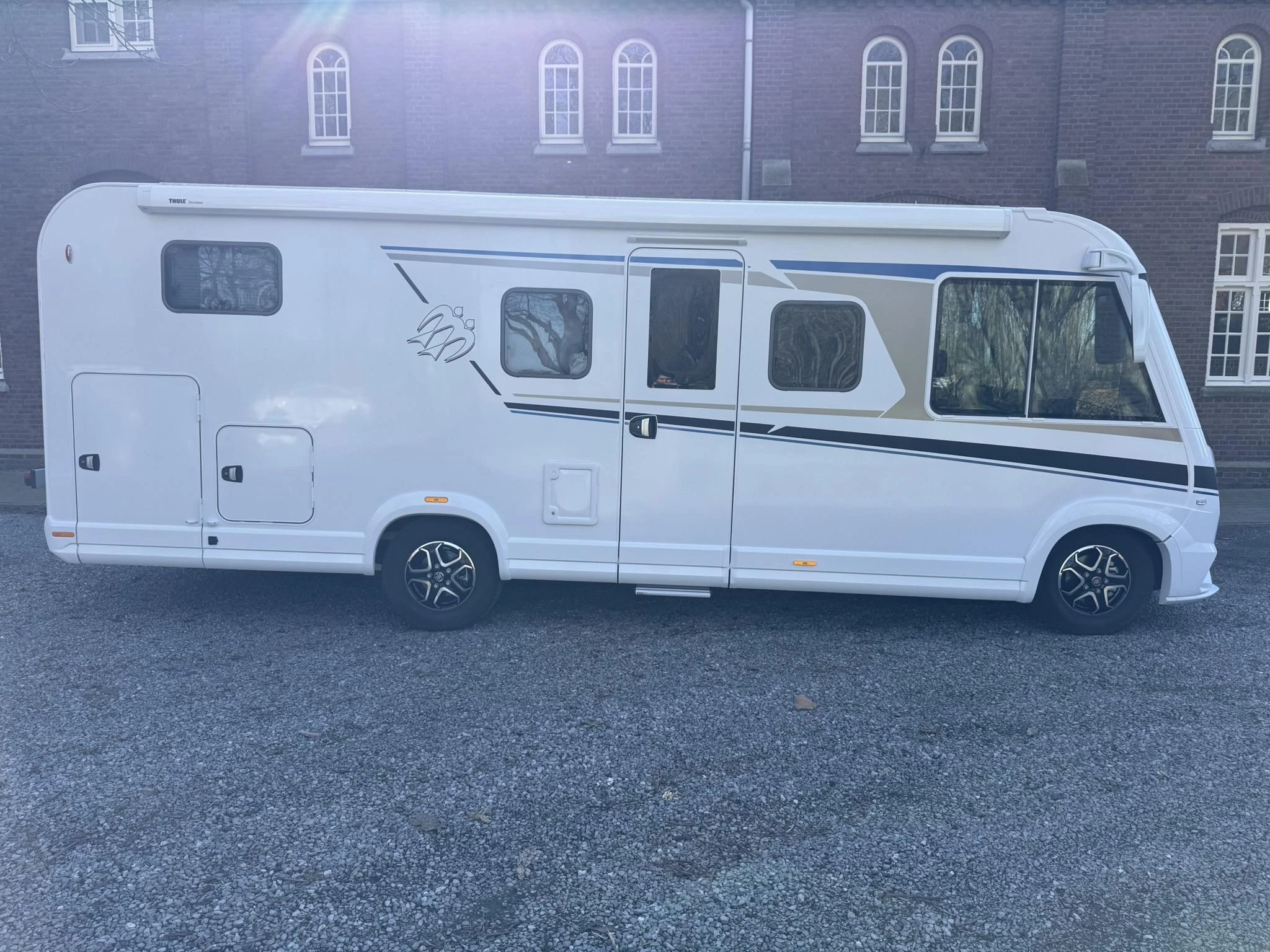 Hoofdafbeelding Knaus R12 700 MEG Live 3300Km. Nieuwstaat, zeer compleet