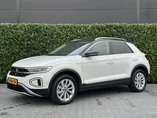 Volkswagen T-Roc 1.5 TSI Life FACELIFT, VIRTUAL COCKPIT, IQ LIGHT, CRUISE, AIRCO, STOELVERWARMING, LICHTMETAAL 17''