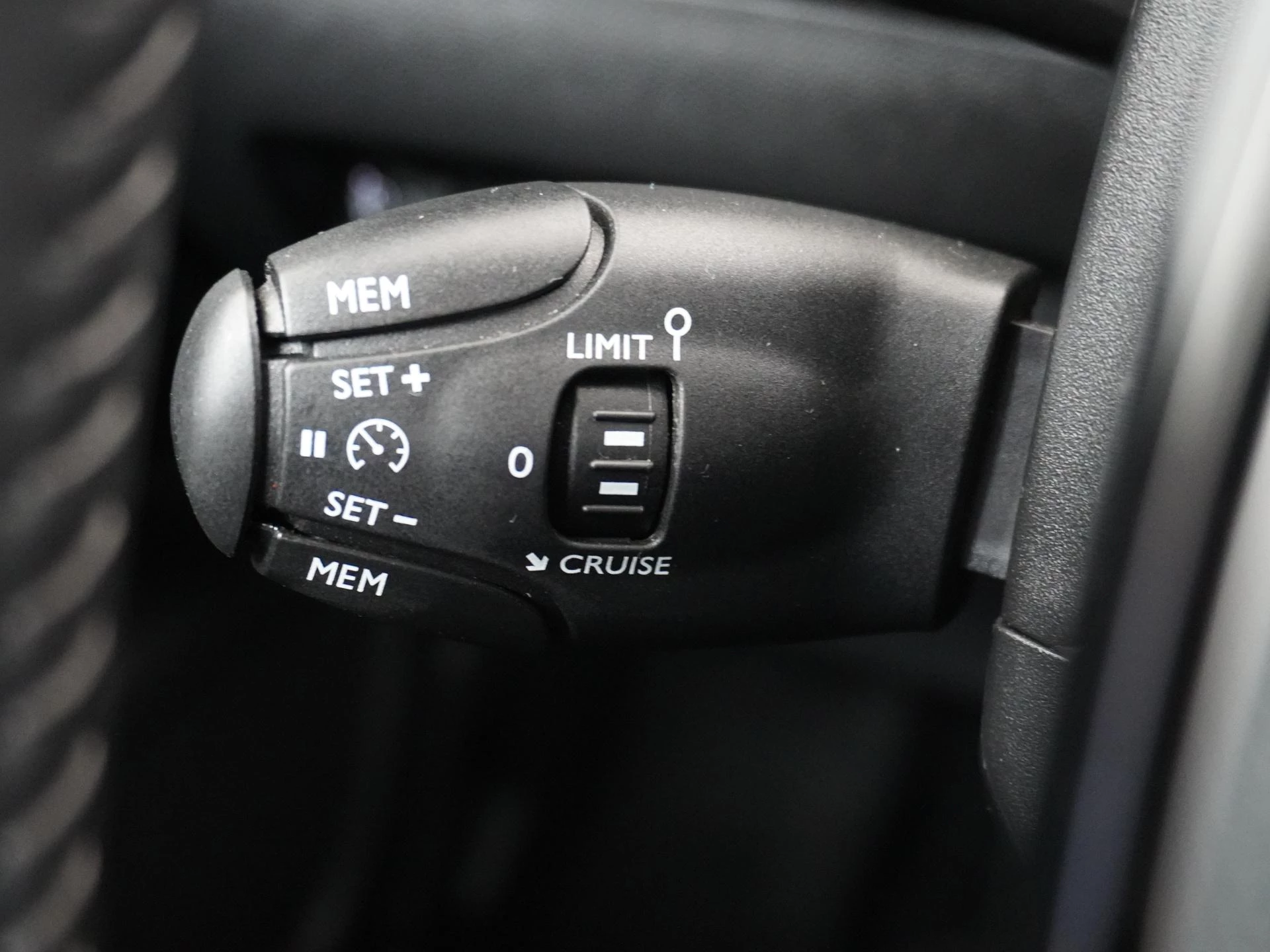 Hoofdafbeelding Peugeot e-2008