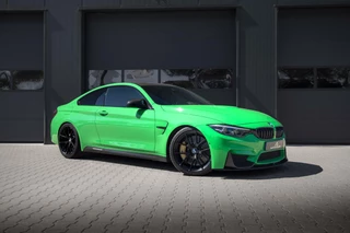 Hoofdafbeelding BMW M4 BMW 4-serie Coupé M4 Competition Headup 360View Keramisch Carbon Interieur Signal Green individual 43000km BJ2018