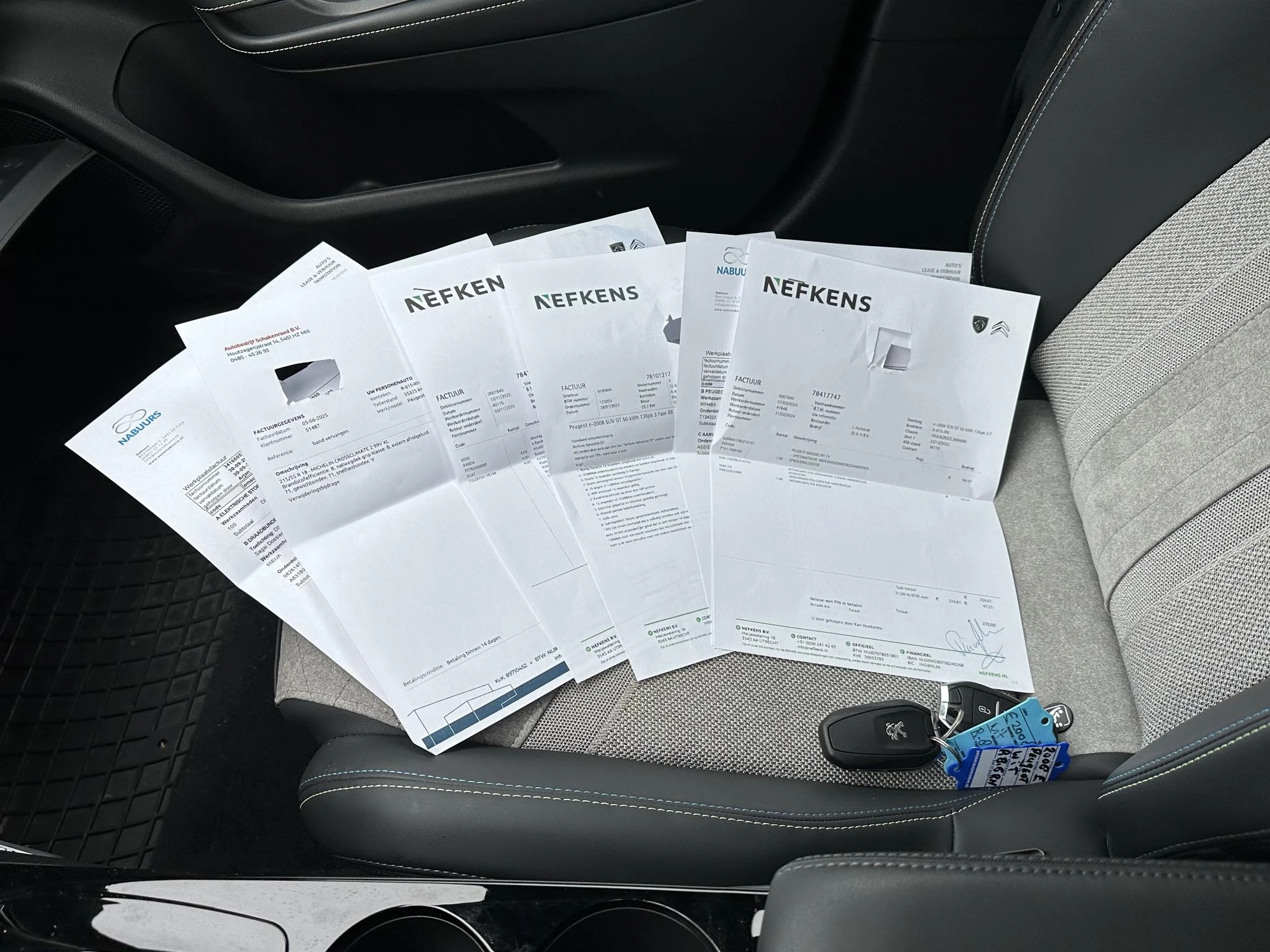 Hoofdafbeelding Peugeot e-2008