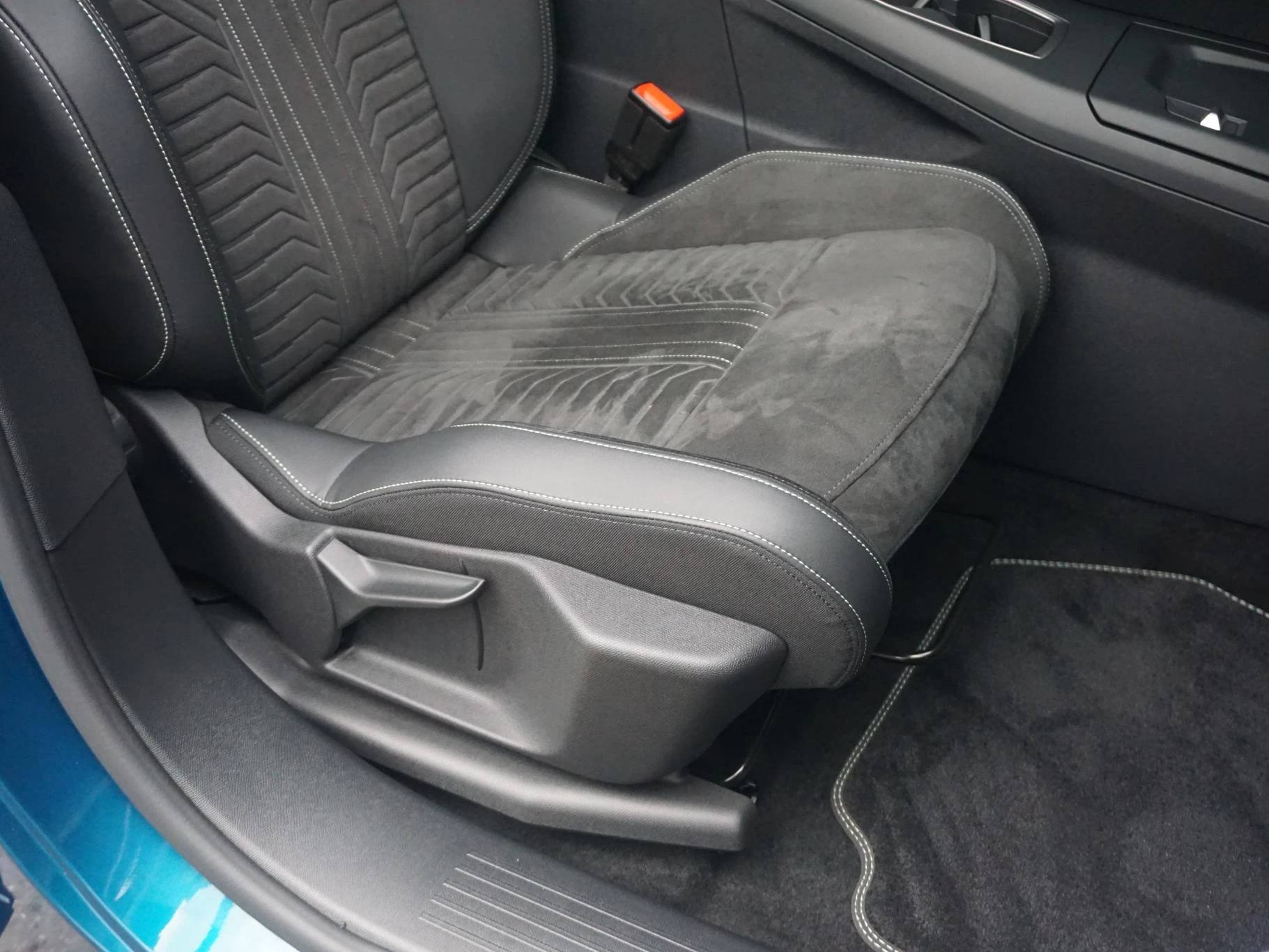 Hoofdafbeelding Peugeot e-3008