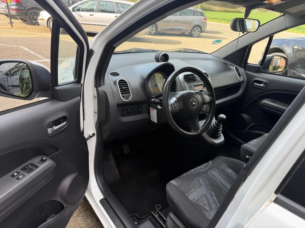 Hoofdafbeelding Opel Agila