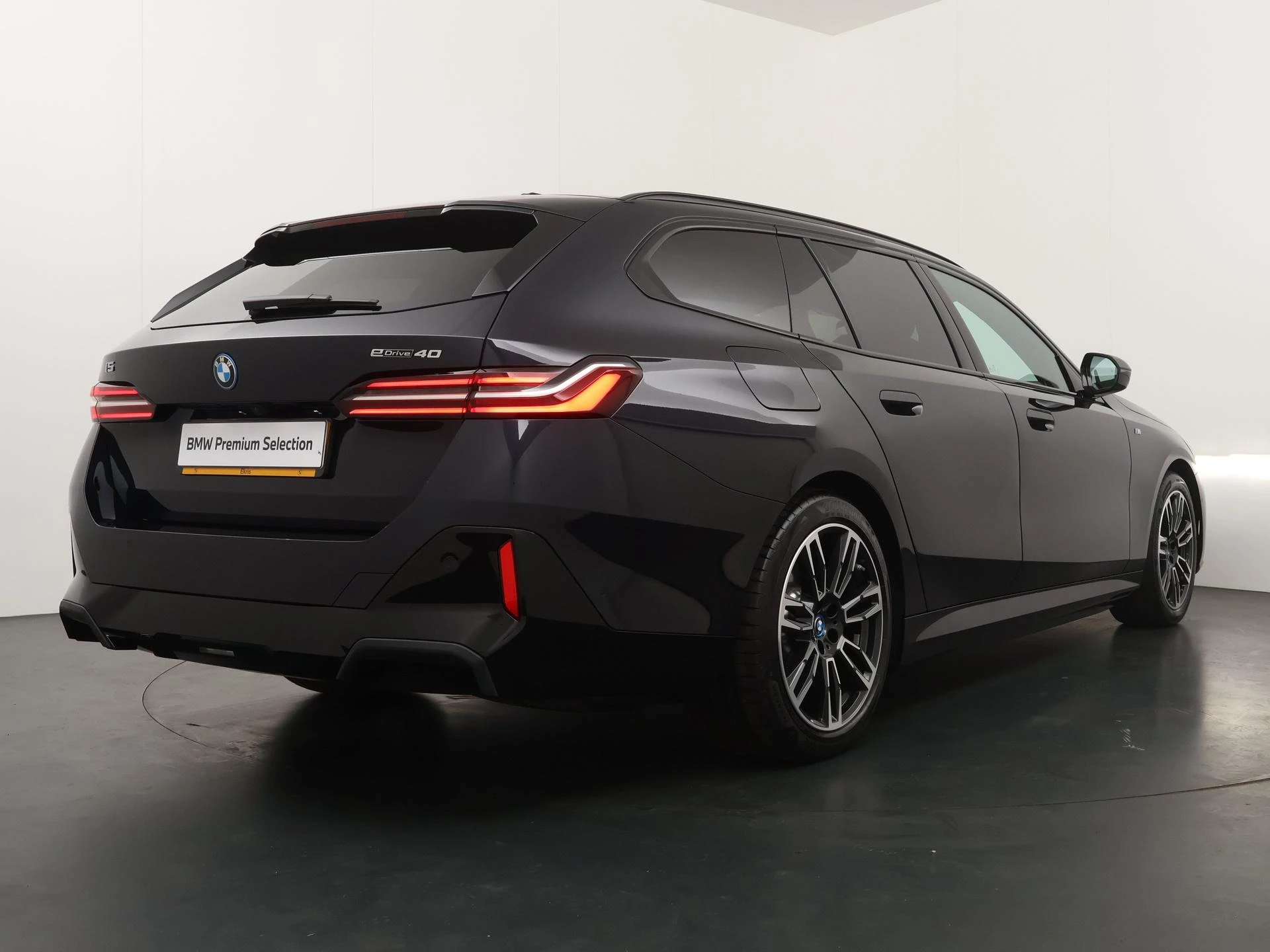 Hoofdafbeelding BMW i5