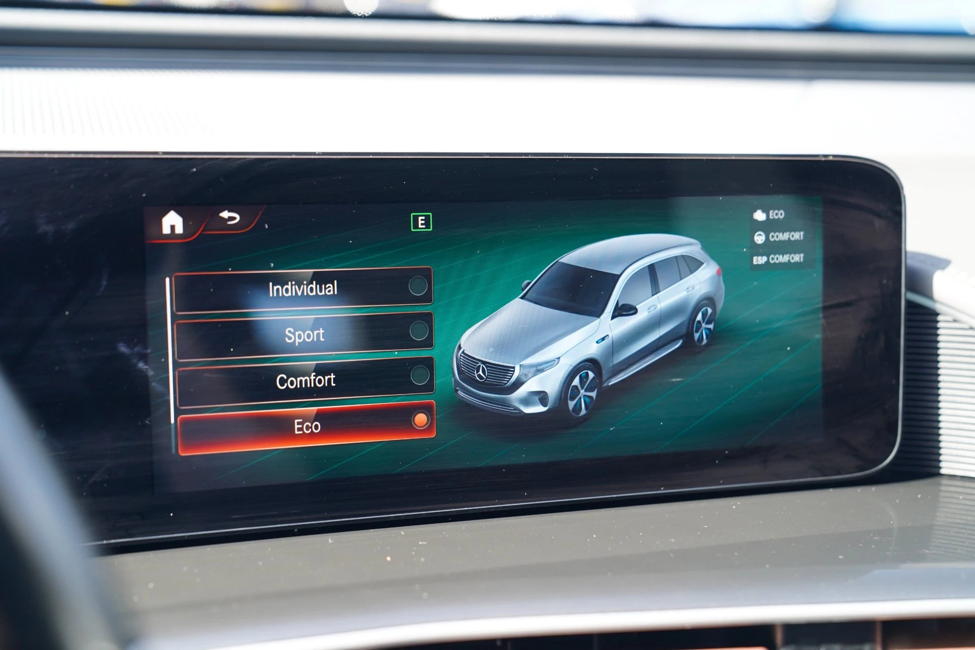 Hoofdafbeelding Mercedes-Benz EQC