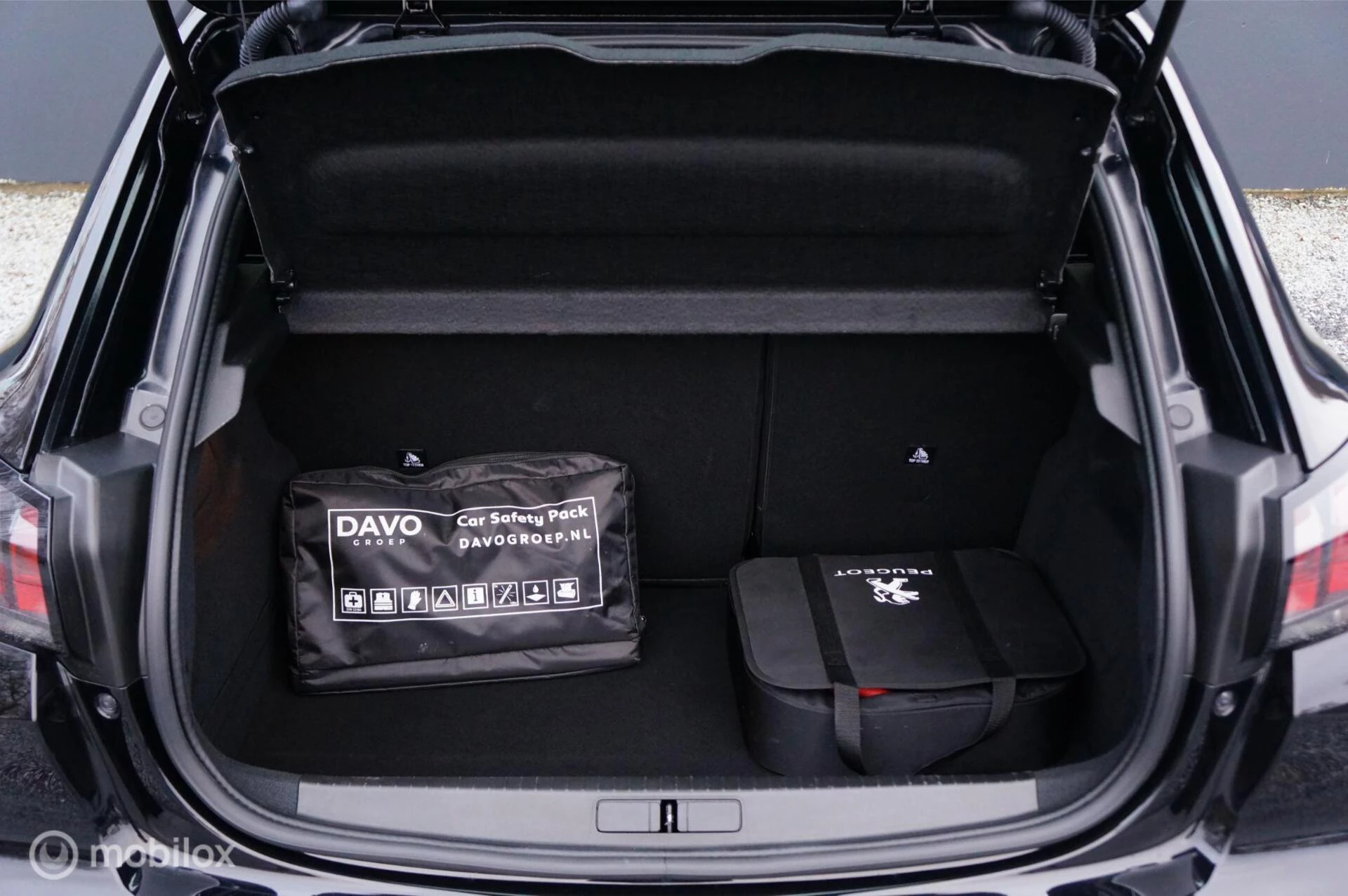 Hoofdafbeelding Peugeot e-208