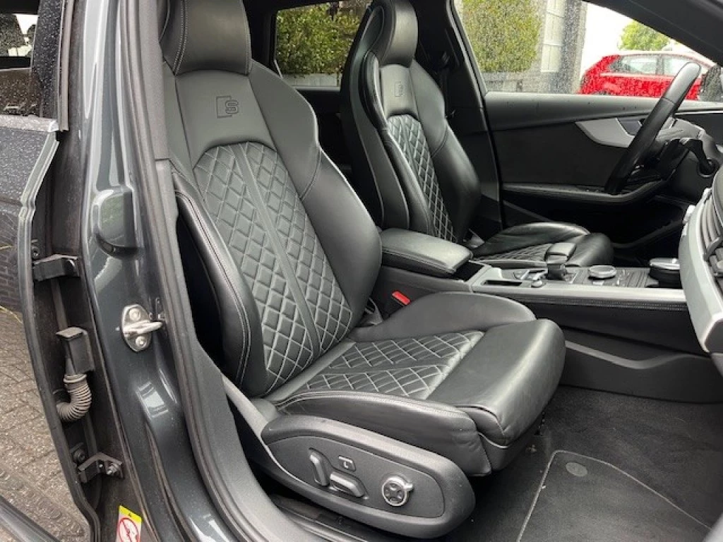 Hoofdafbeelding Audi S4