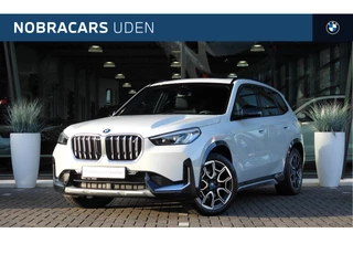 BMW iX1 xDrive30 xLine / Panoramadak / Sportstoelen / Achteruitrijcamera / M Adaptief onderstel / Widescreen Display/ Trekhaak