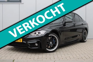 BMW 3-serie 320i M-PACK I AKRAPOVIC I DIGITAAL DASH I LEDER I NAVI I LED I KEYLESS START I