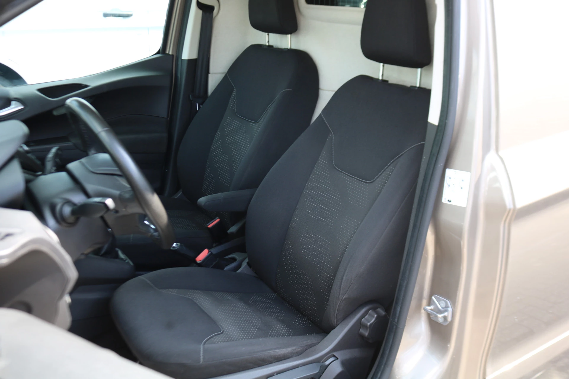 Hoofdafbeelding Ford Transit Courier