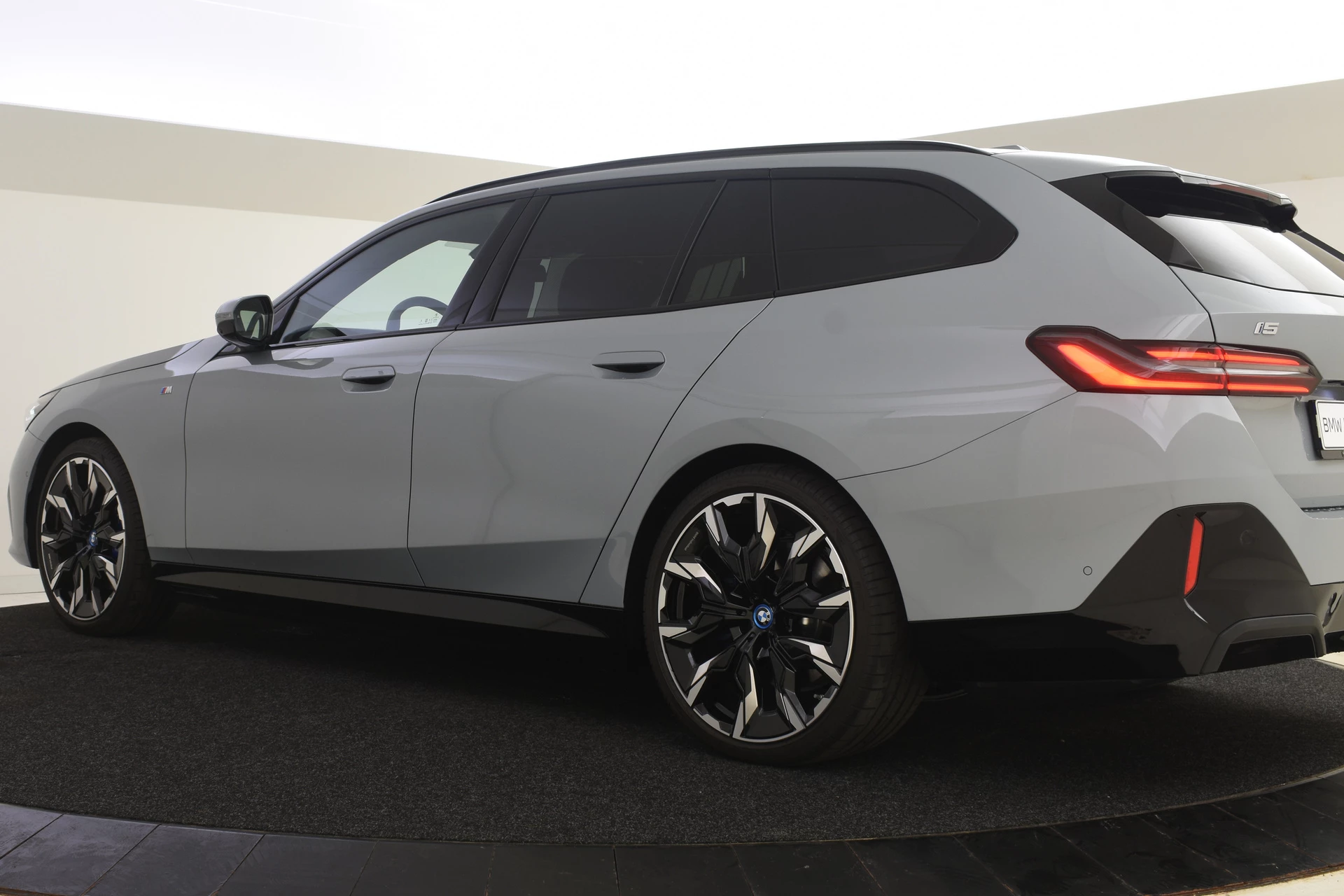 Hoofdafbeelding BMW i5