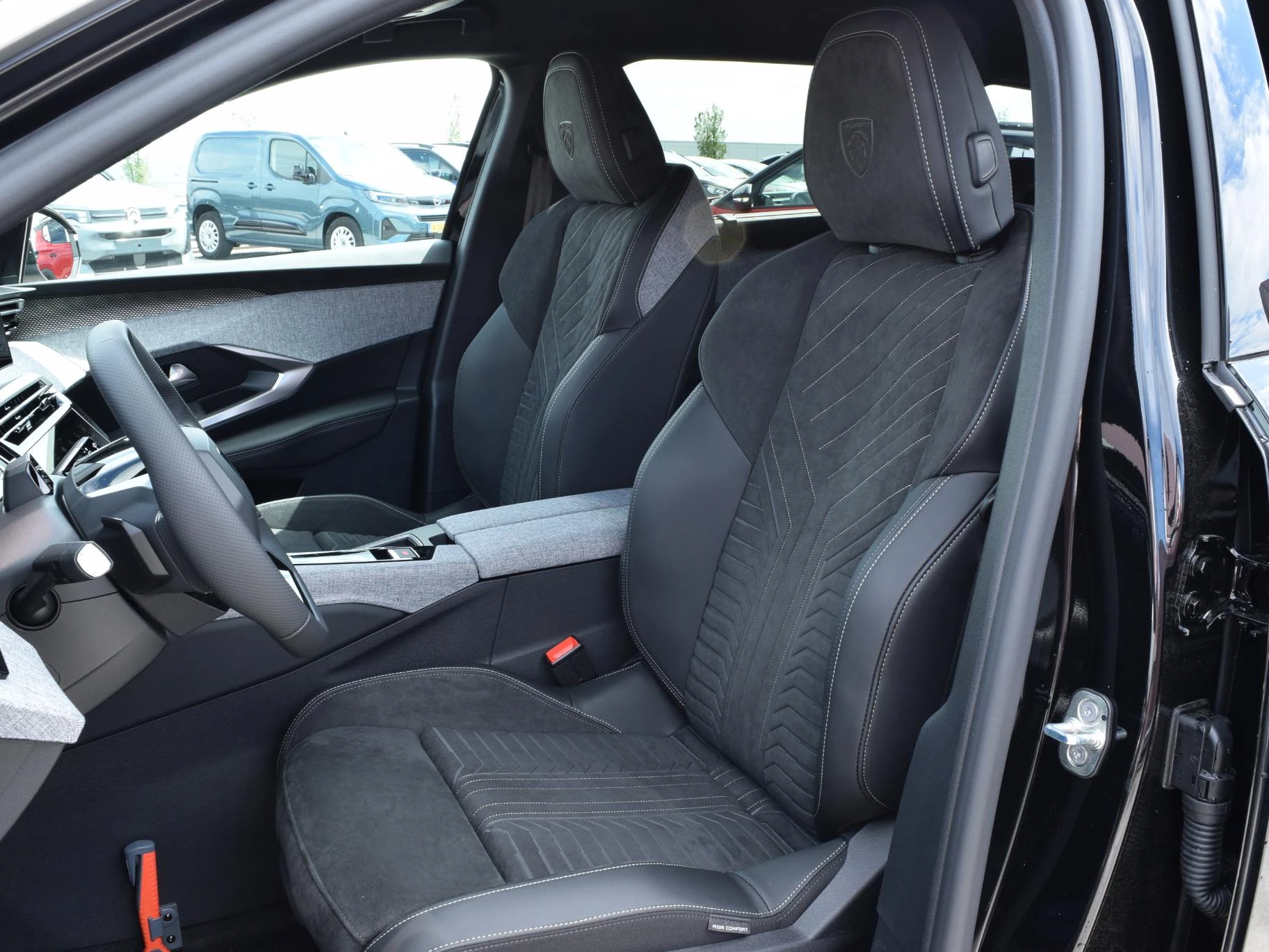Hoofdafbeelding Peugeot e-5008