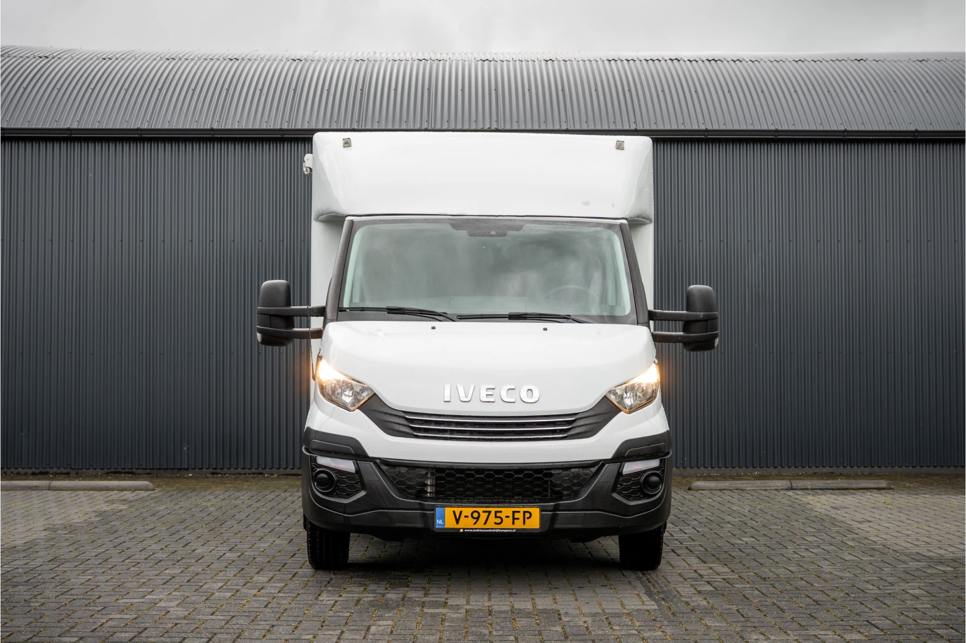 Hoofdafbeelding Iveco 40C18 3.0L 180PK | Camperkandidaat | 1ste Eigenaar | Automaat | Euro 6 | Camera | 3.5T Trekgwicht