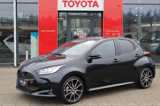 Hoofdafbeelding Toyota Yaris Toyota Yaris 1.5 HYBRID 130 GR-SPORT NIEUW! PANODAK JBL-AUDIO STOEL+STUURVERW. BLIND-SPOT KEYLESS APPLE/ANDROID
