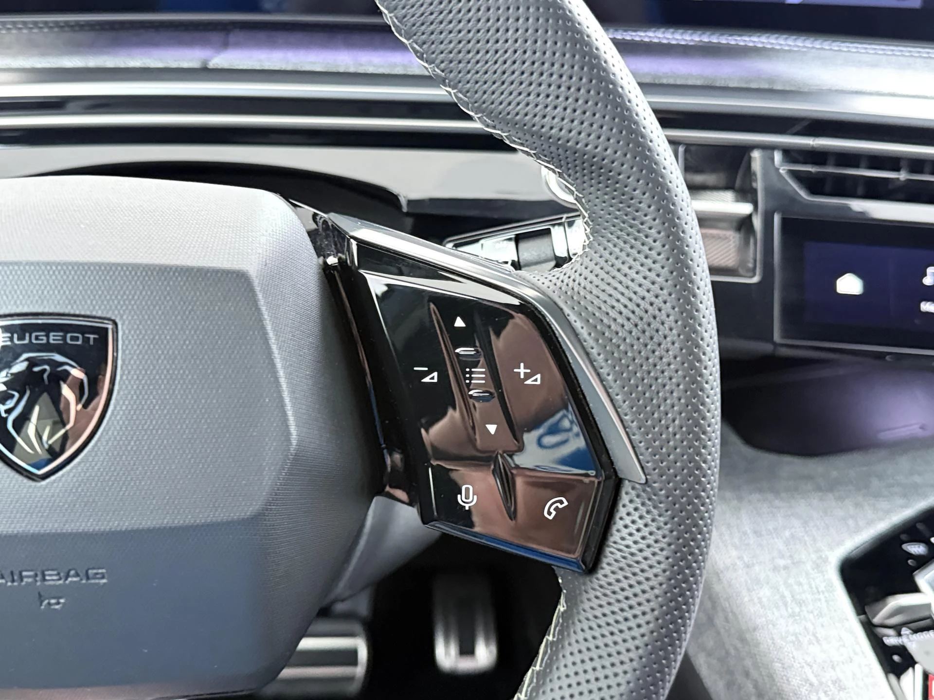 Hoofdafbeelding Peugeot e-5008