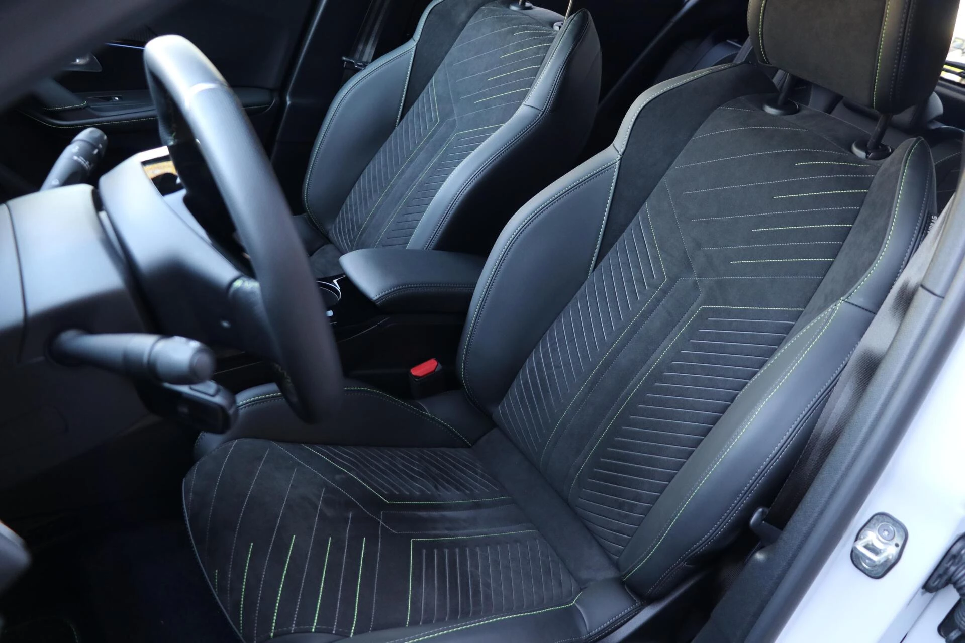 Hoofdafbeelding Peugeot e-2008