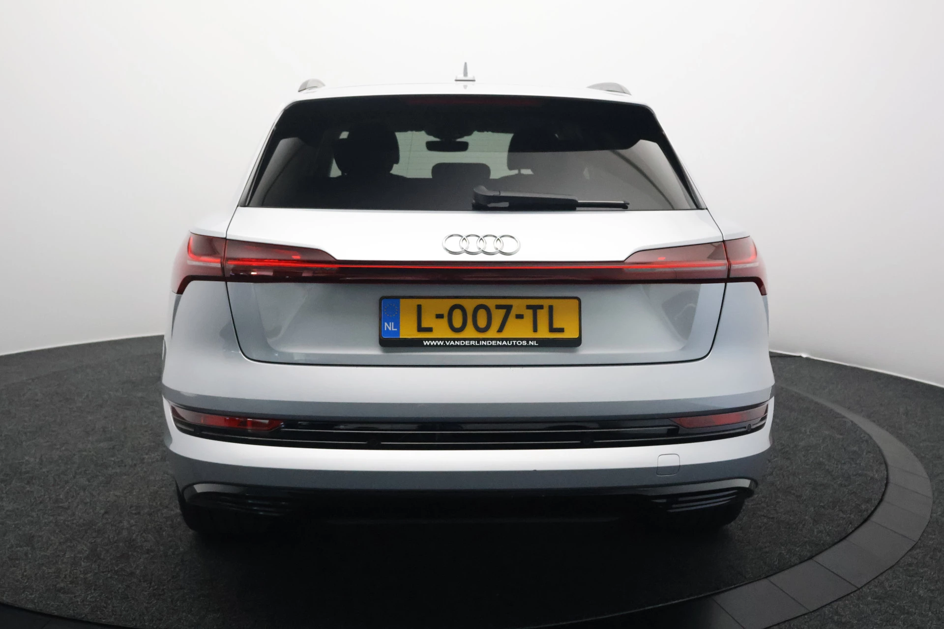 Hoofdafbeelding Audi e-tron