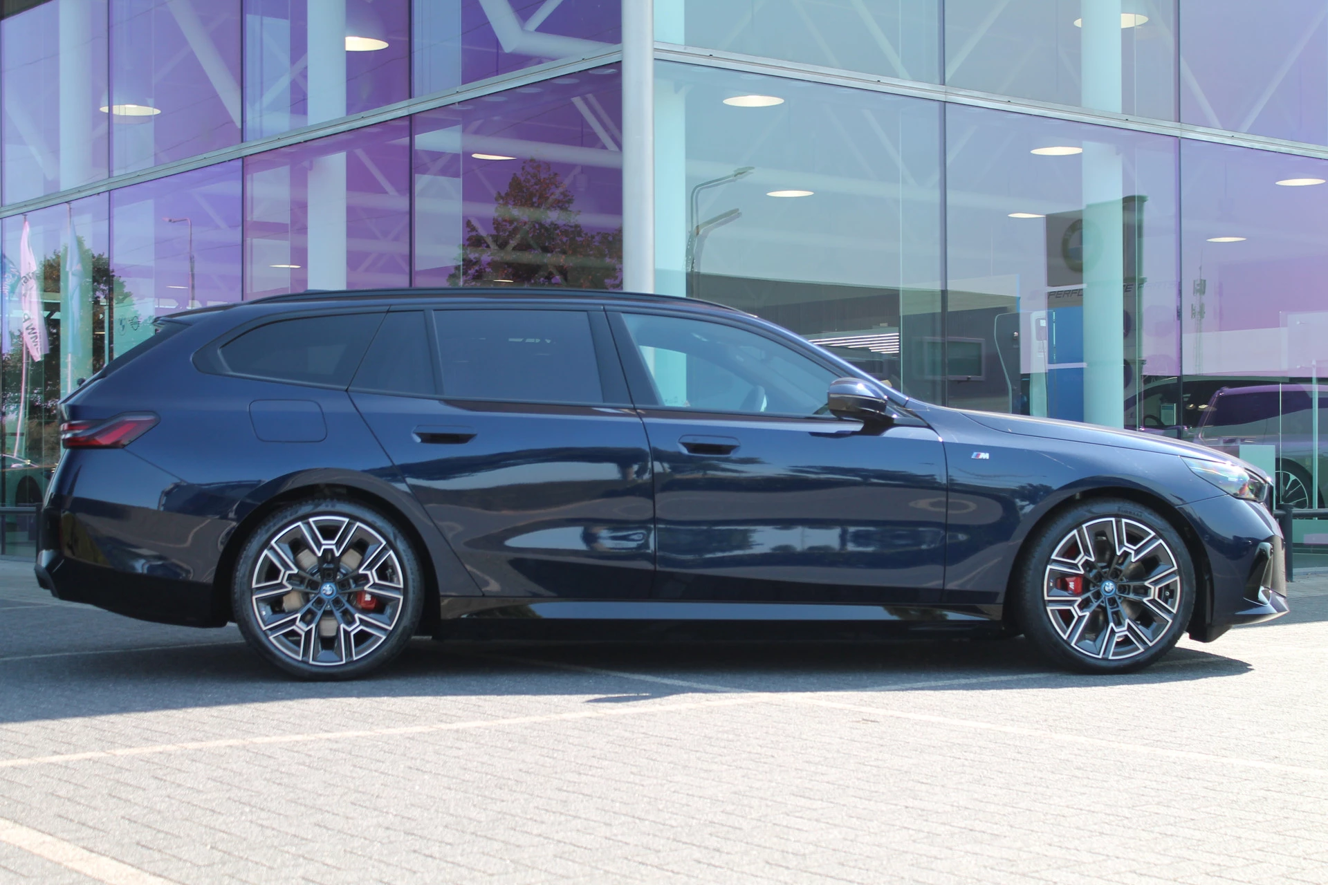 Hoofdafbeelding BMW i5