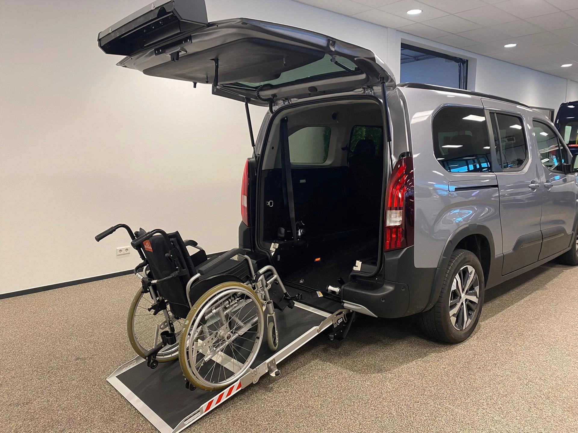 Hoofdafbeelding Peugeot e-Rifter