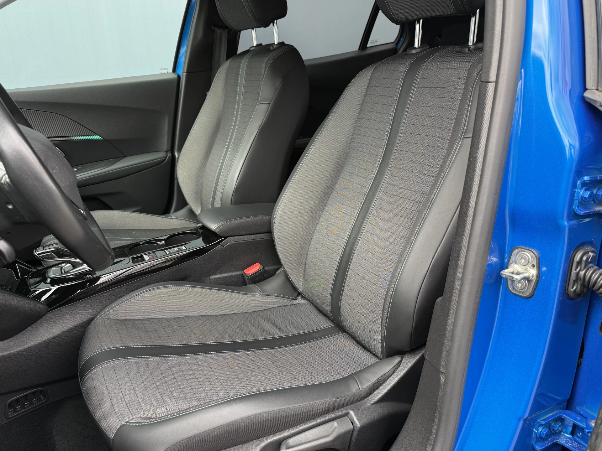 Hoofdafbeelding Peugeot e-2008