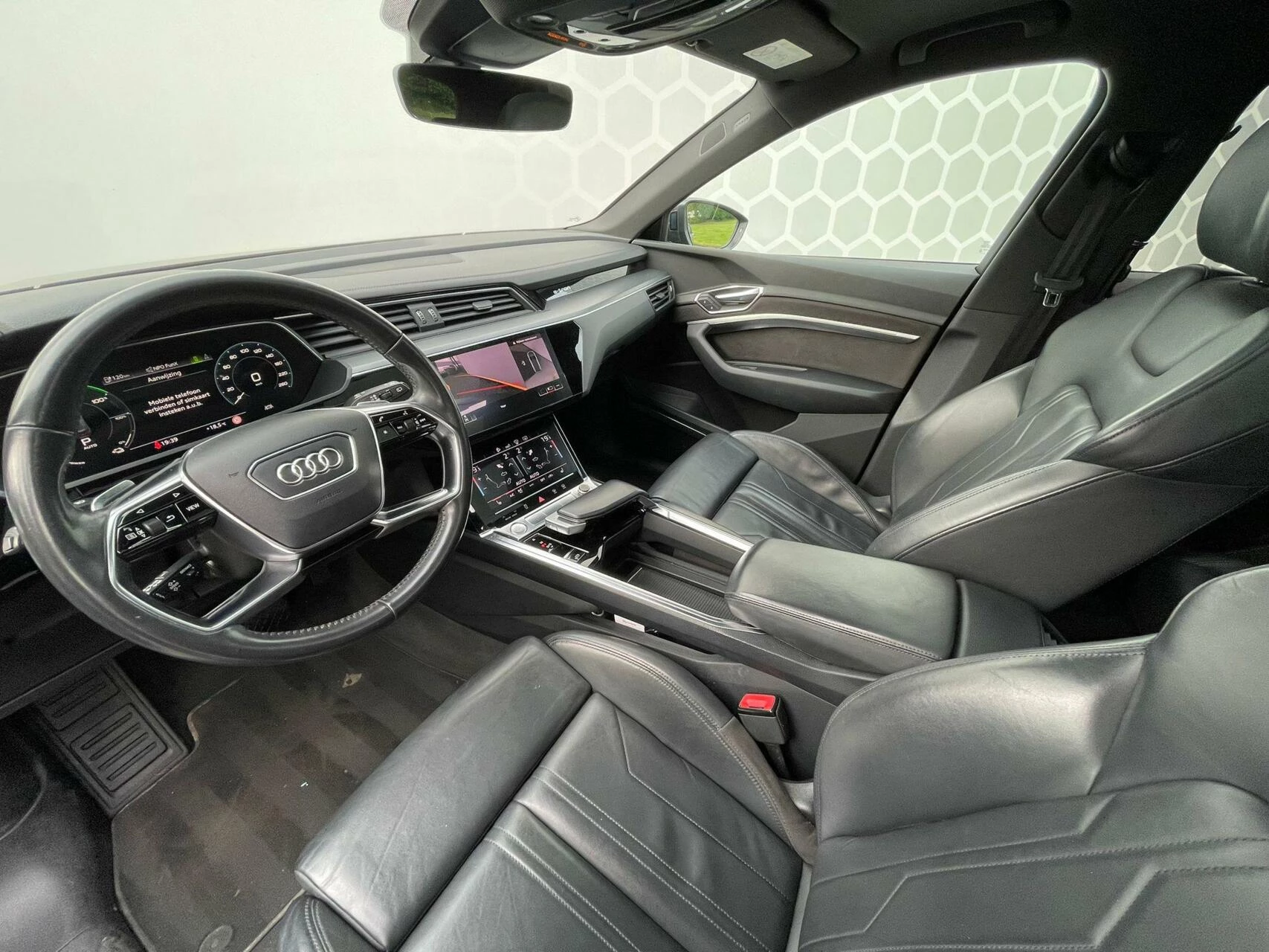 Hoofdafbeelding Audi e-tron