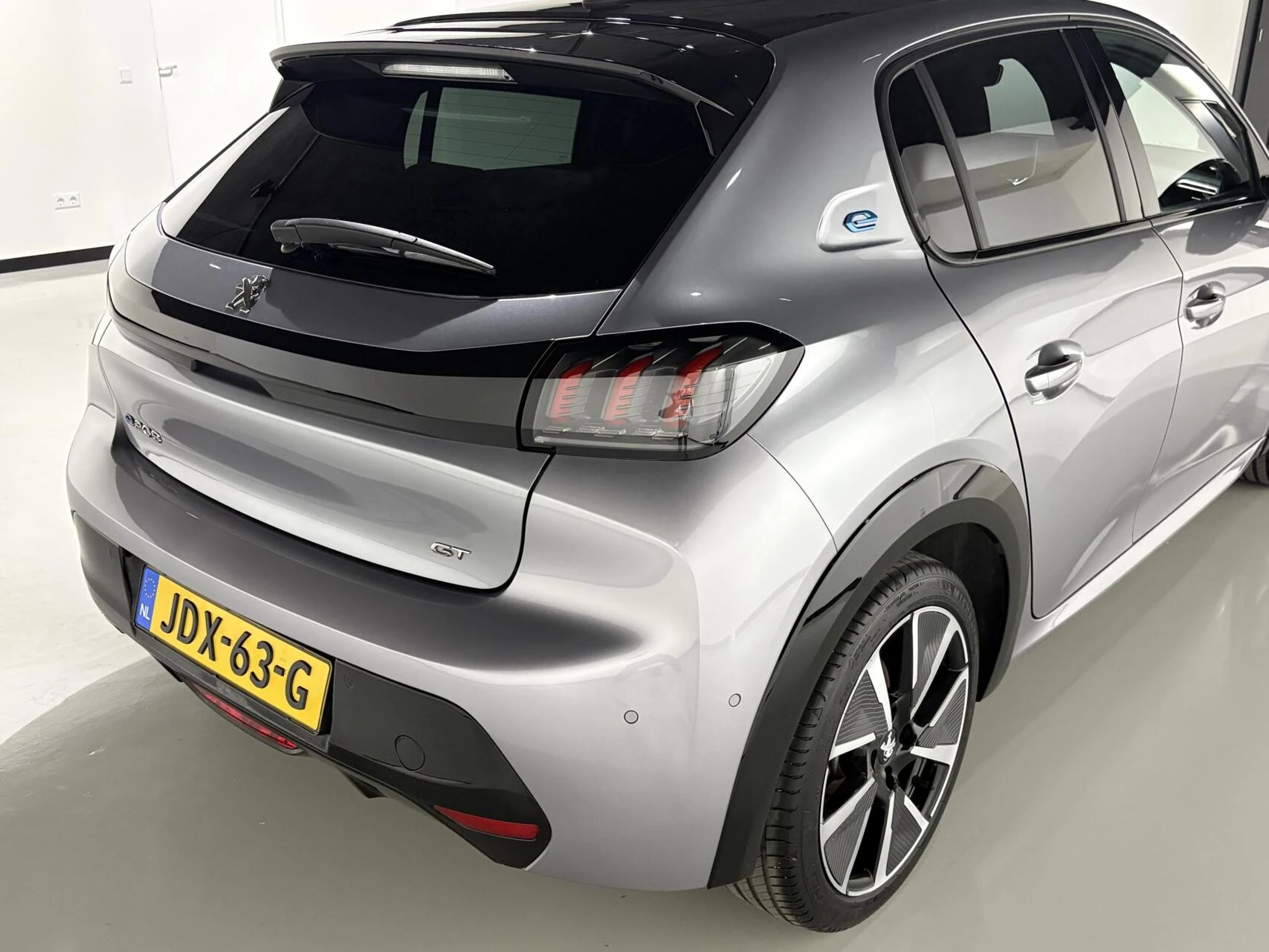 Hoofdafbeelding Peugeot e-208
