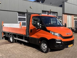 Iveco Daily 35C14 2.3 375 Trekhaak 3500kg Laadklep 500kg Navigatie Open laadbak Pick-up Euro 6 Bpm vrij Bakwagen p-up 136pk 1e eigenaar Dealer onderhouden