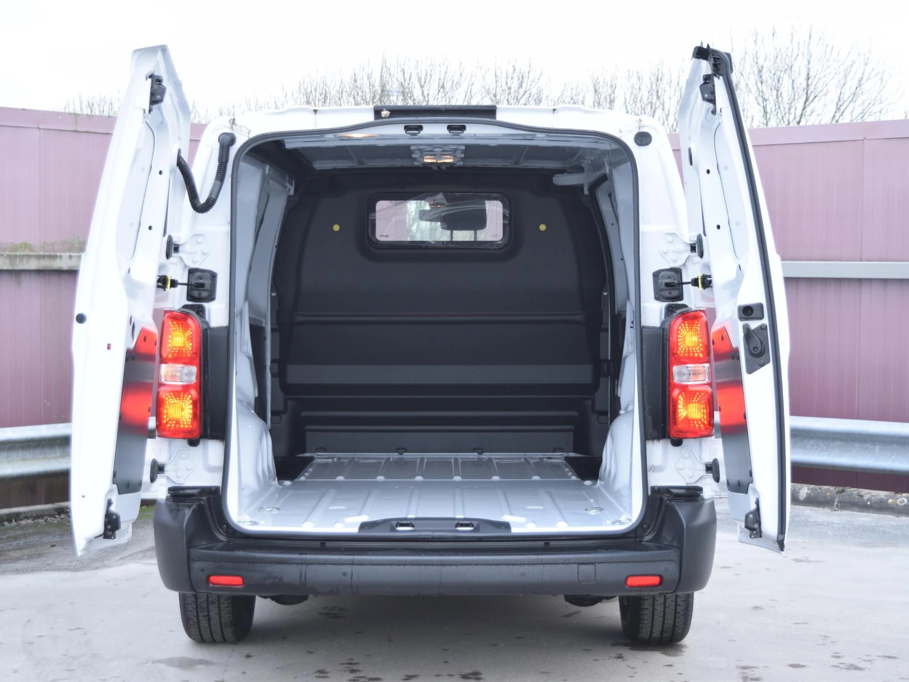 Hoofdafbeelding Peugeot e-Expert