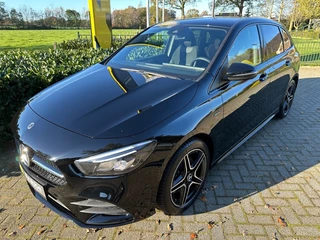 Hoofdafbeelding Mercedes-Benz B-Klasse Mercedes-Benz B-Klasse 250e AMG Night Camera / Sfeer / Carplay