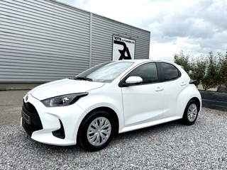 Hoofdafbeelding Toyota Yaris Toyota Yaris 1.5 Hybrid Active Navi|Camera|Carplay|Cruis|Stoelverw Wit