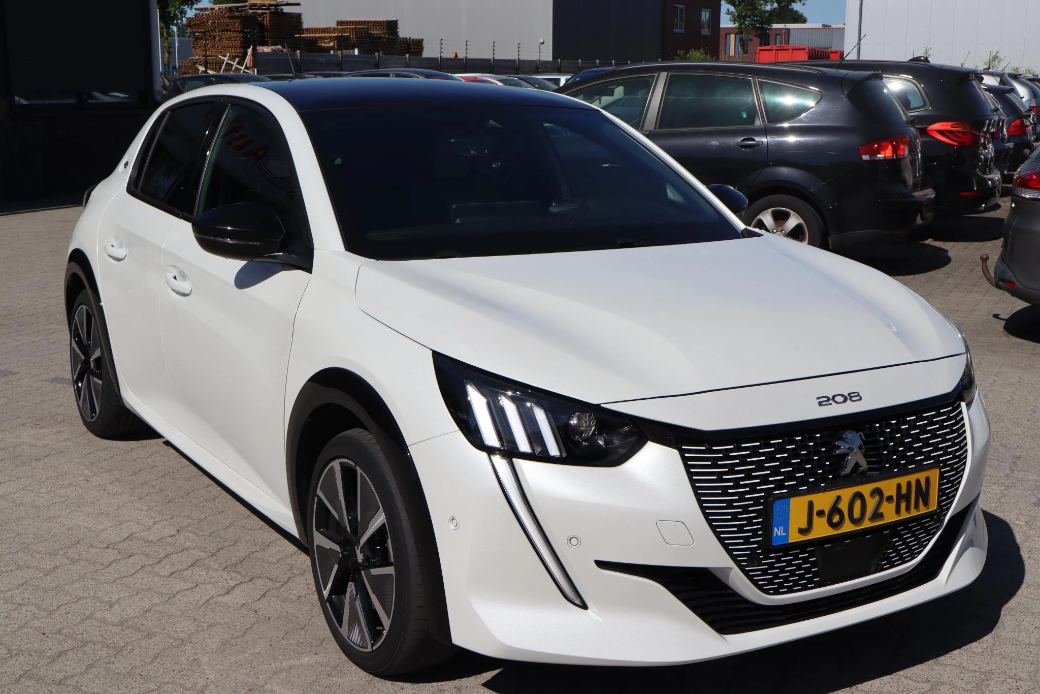 Hoofdafbeelding Peugeot e-208