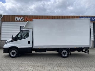 Iveco Daily 35S14 2.3 Himatic automaat 140pk / vaste prijs rijklaar € 30.950 ex btw / lease vanaf € 554 / cruise en climate control / 2 x comfort stoel / bakwagen met Zepro laadklep ! / 1110 kg netto laadvermogen / afmetingen lang 410 cm breed 210 cm hoog 200 cm