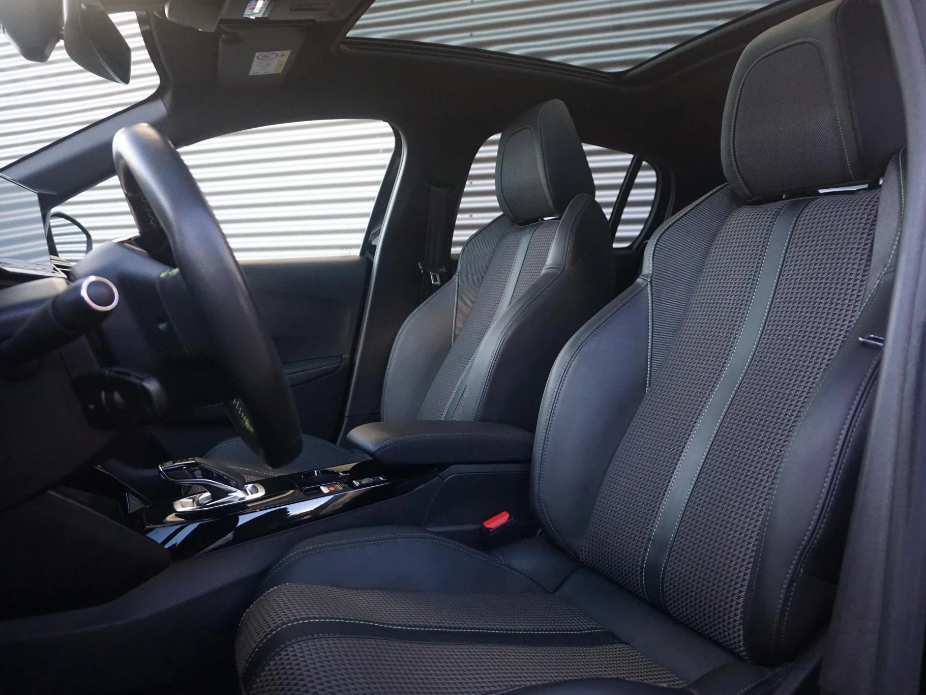 Hoofdafbeelding Peugeot e-208