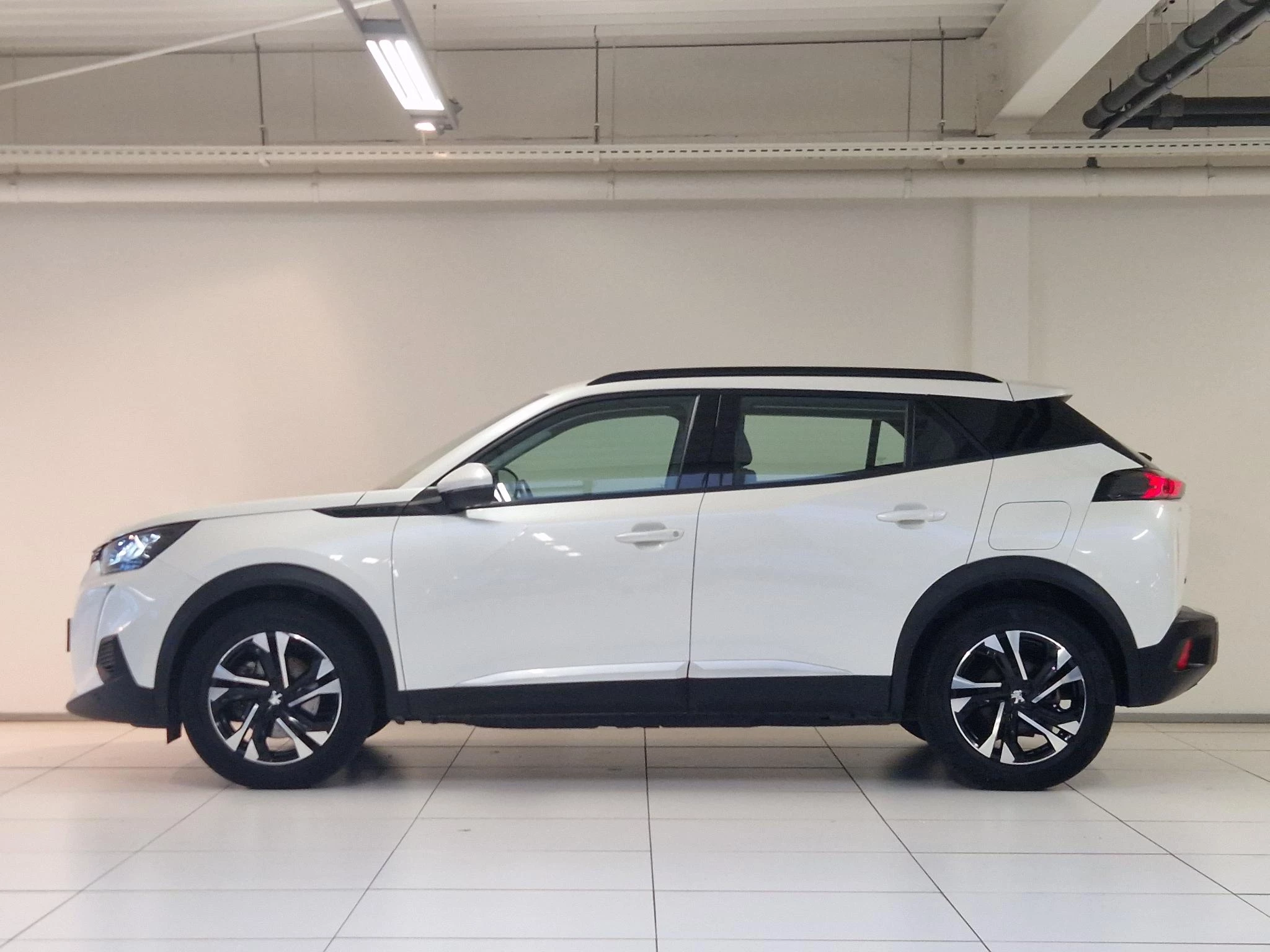 Hoofdafbeelding Peugeot e-2008