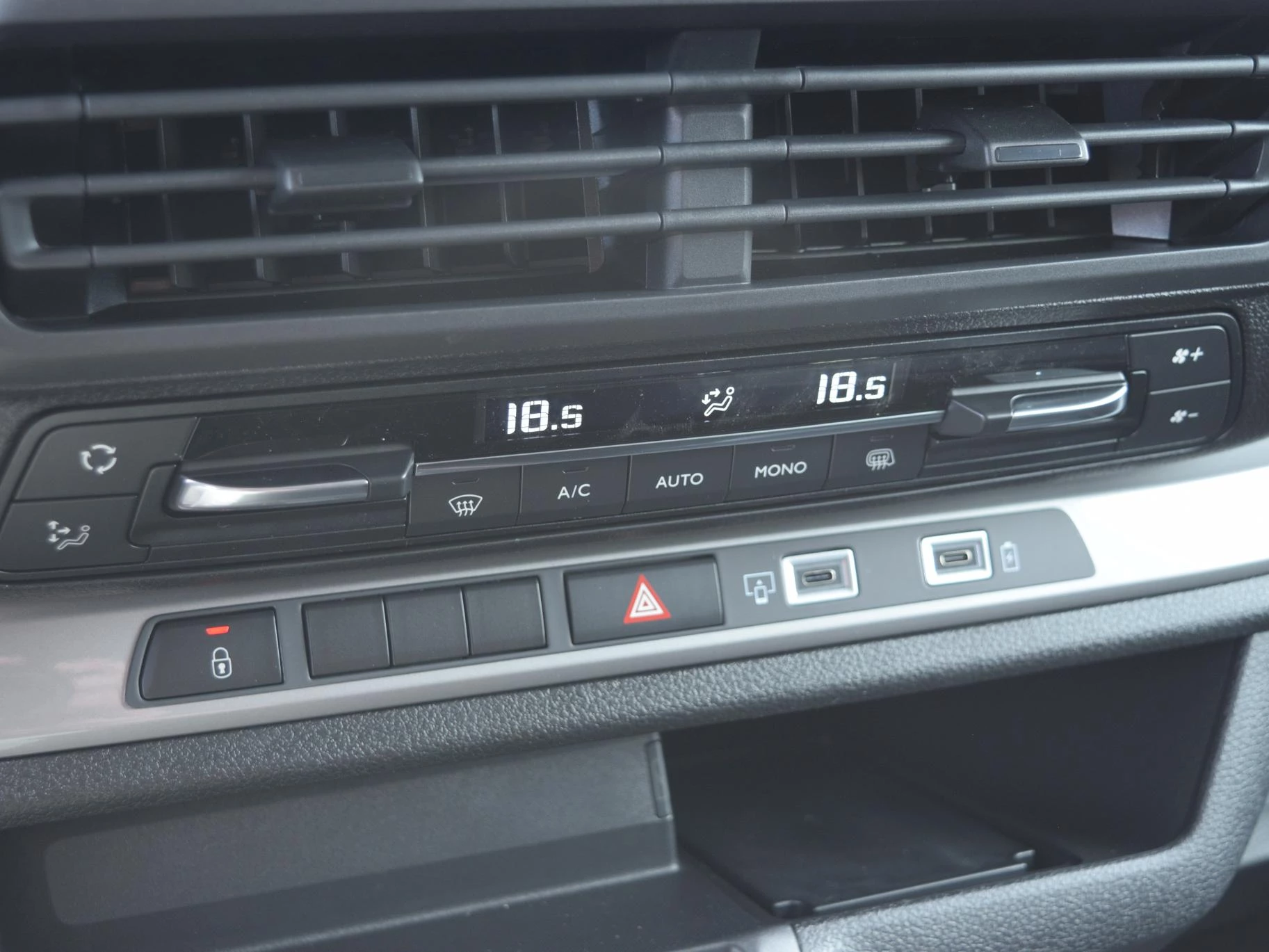 Hoofdafbeelding Peugeot e-Expert