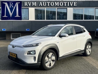 Hyundai Kona EV Premium Sky 64 kWh SOH 100% |VAN: €20.900,- VOOR: €19.440,- UW EINDEJAARSVOORDEEL: €2.023,-PANORAMA DAK | 3-FASE | LEDER | STOEL VERWARM, VENTILATIE | CAMERA | RIJKLAAR INCL. 12 MND BOVAG GARANTIE