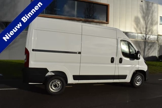 Hoofdafbeelding Peugeot Boxer Peugeot Boxer 2.2 BlueHDi 140 S&S L2H2 3.3t Euro 6 Nieuwe registratie 2024/ GEEN BPM/ L2H2/ achteruitrijcamera verzwaard verenpakket, pakket City plus