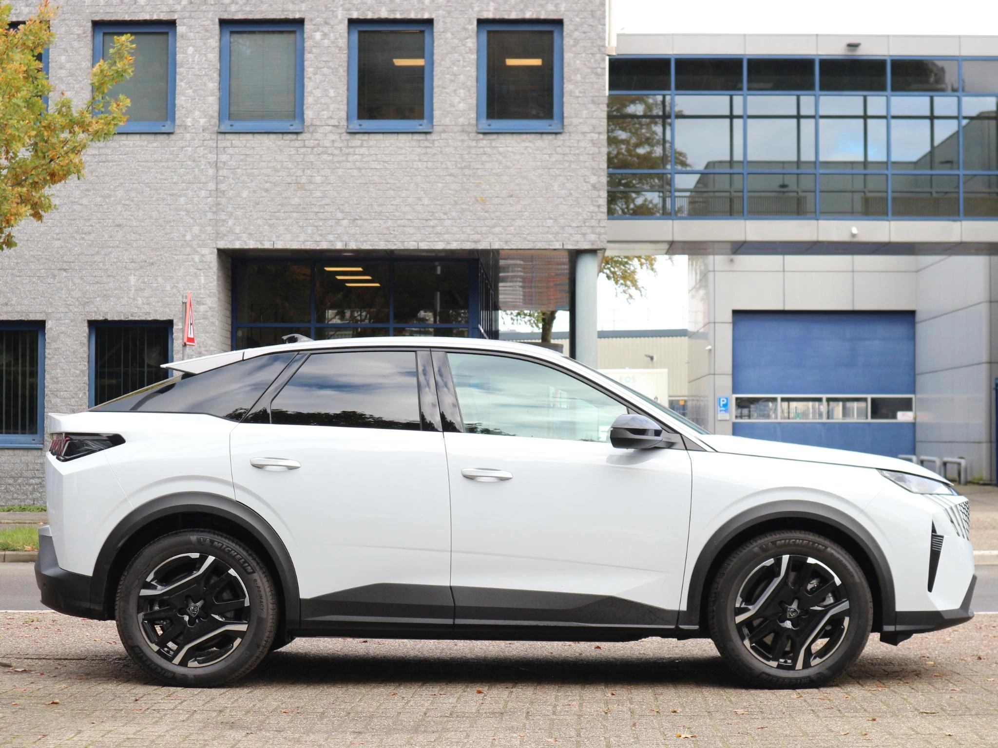 Hoofdafbeelding Peugeot e-3008