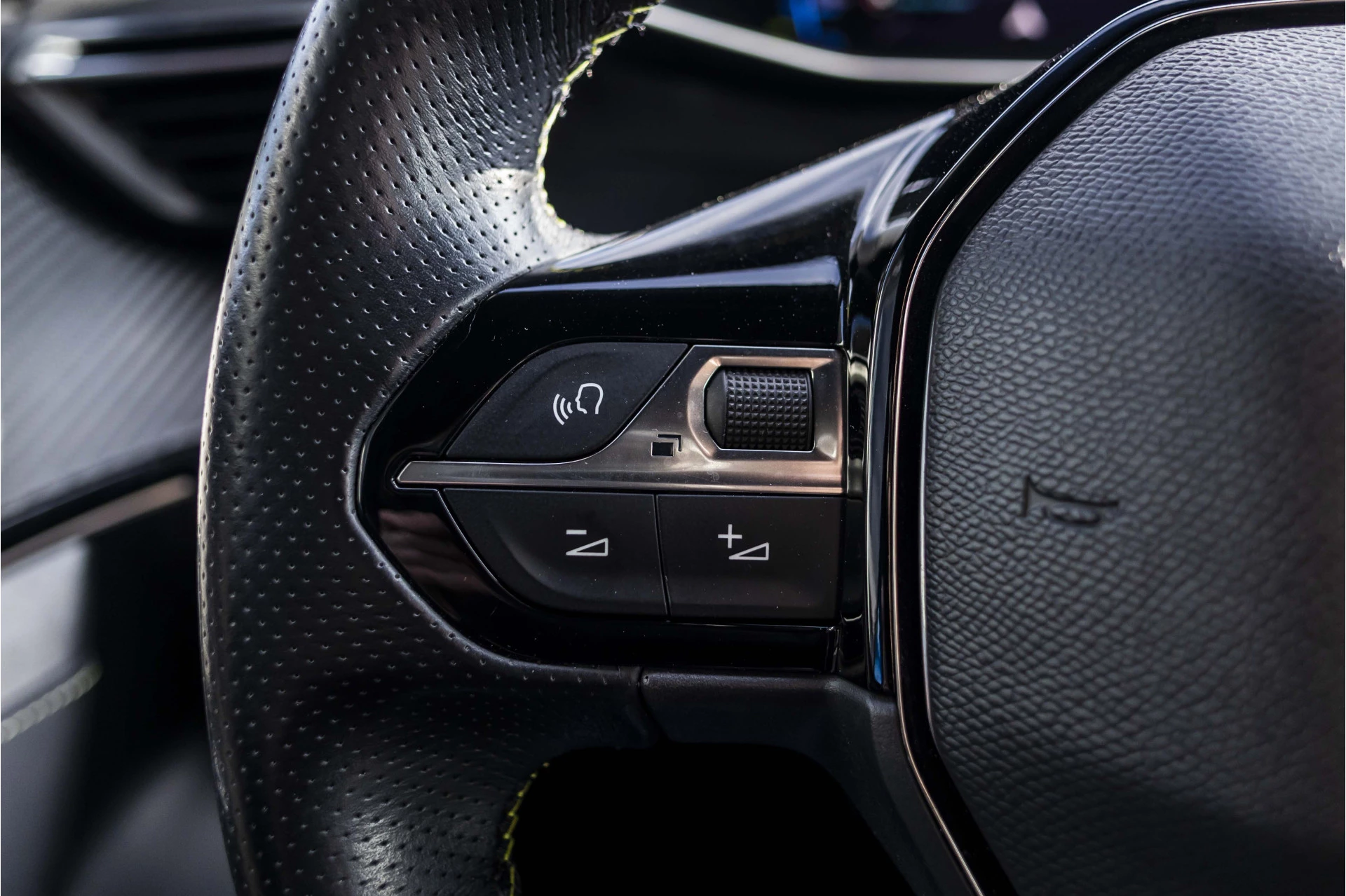 Hoofdafbeelding Peugeot e-2008