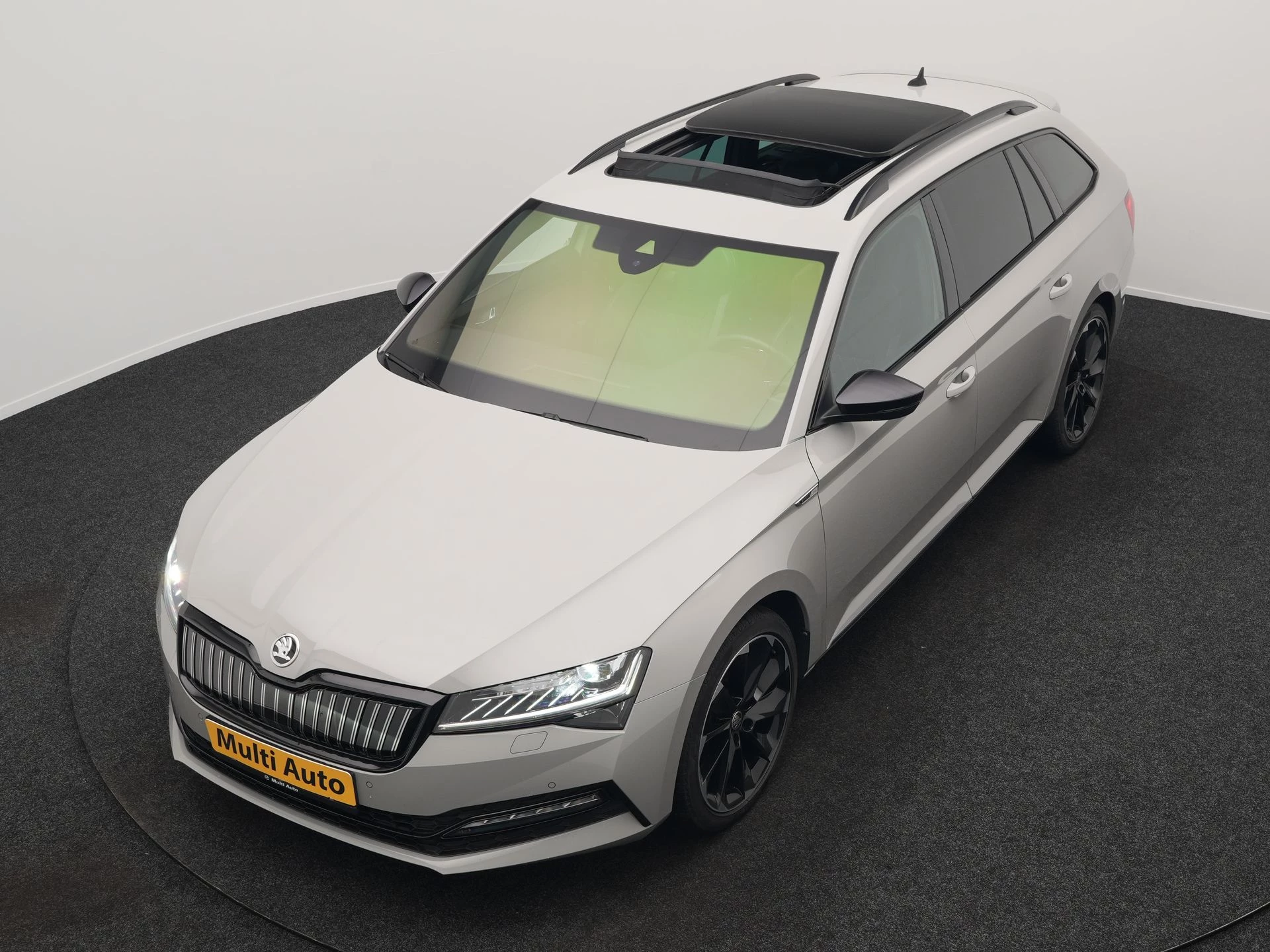 Hoofdafbeelding Škoda Superb