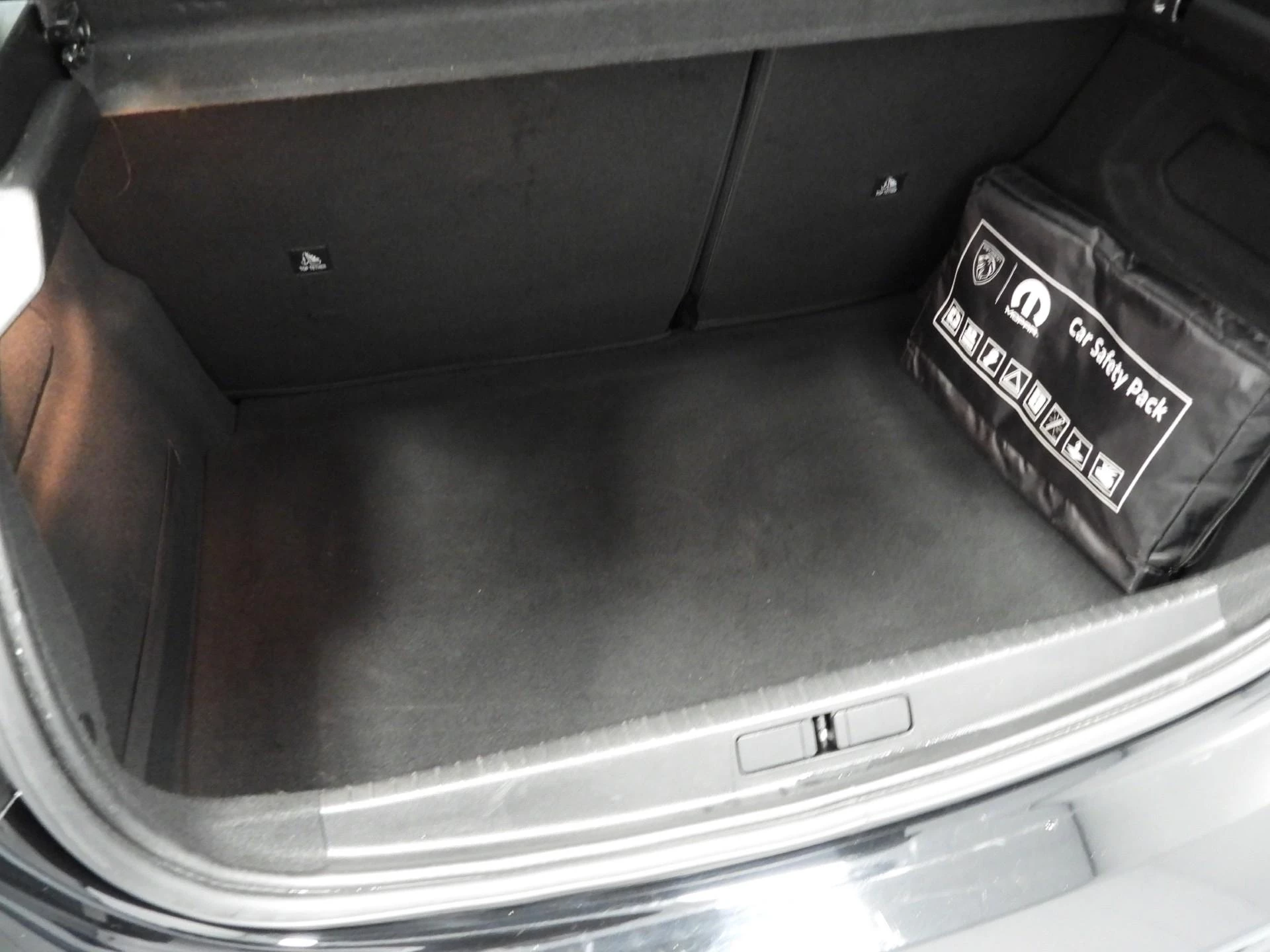 Hoofdafbeelding Peugeot e-208