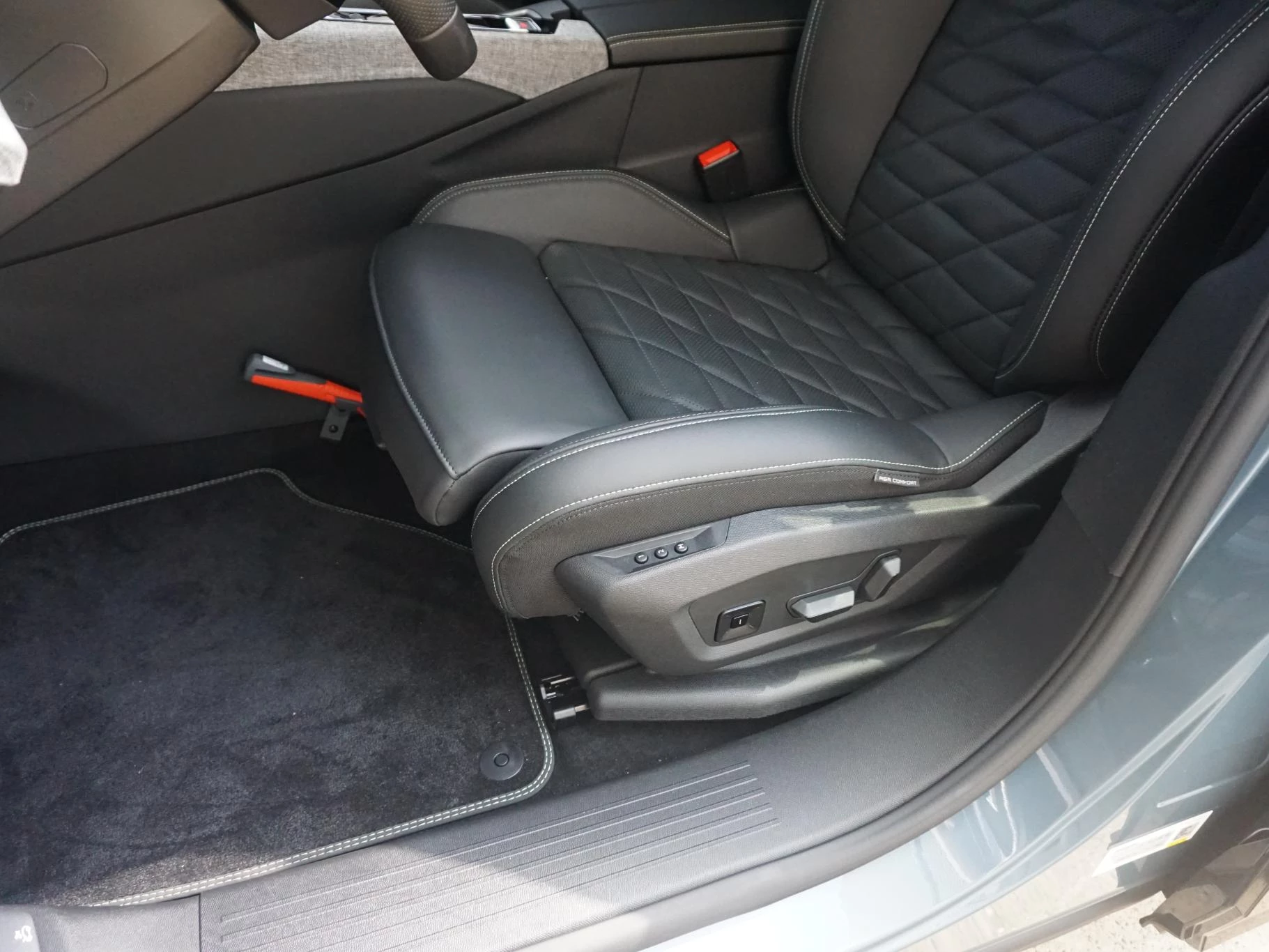 Hoofdafbeelding Peugeot e-5008