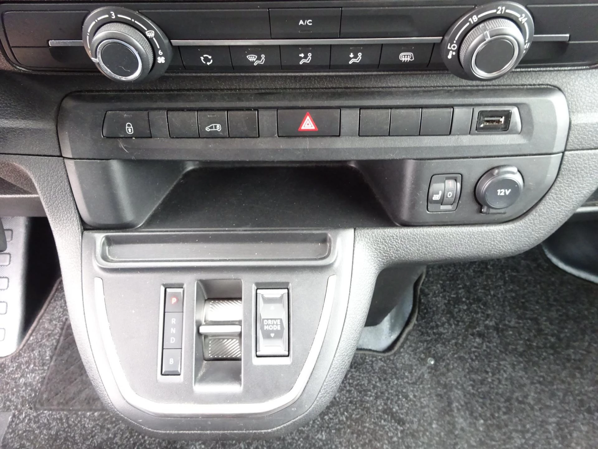 Hoofdafbeelding Peugeot e-Expert