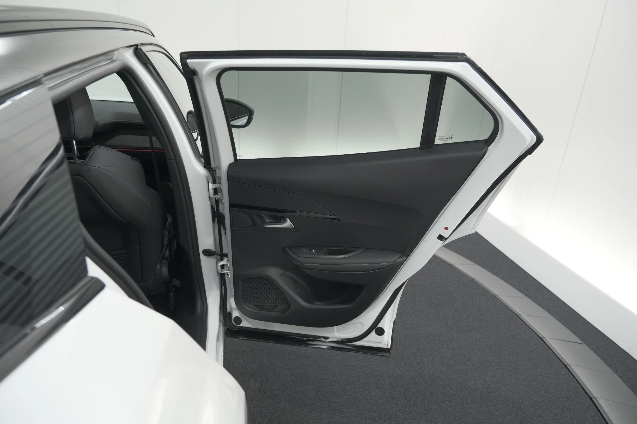 Hoofdafbeelding Peugeot e-2008