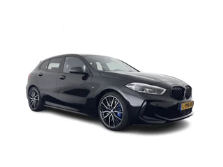 BMW 1 Serie M135i xDrive M-Sportpack High Executive Aut. *ALCANTARA-MICROFIBRE | FULL-LED | HEATED-SPORTSEATS | SHIFT-PADDLES | DIGI-COCKPIT | HEAD-UP | NAVI-FULLMAP | DAB+ | PRIVACY-GLASS | AMBIENT-LIGHT | CARBON-INLAY | CARPLAY | 19''ALU*