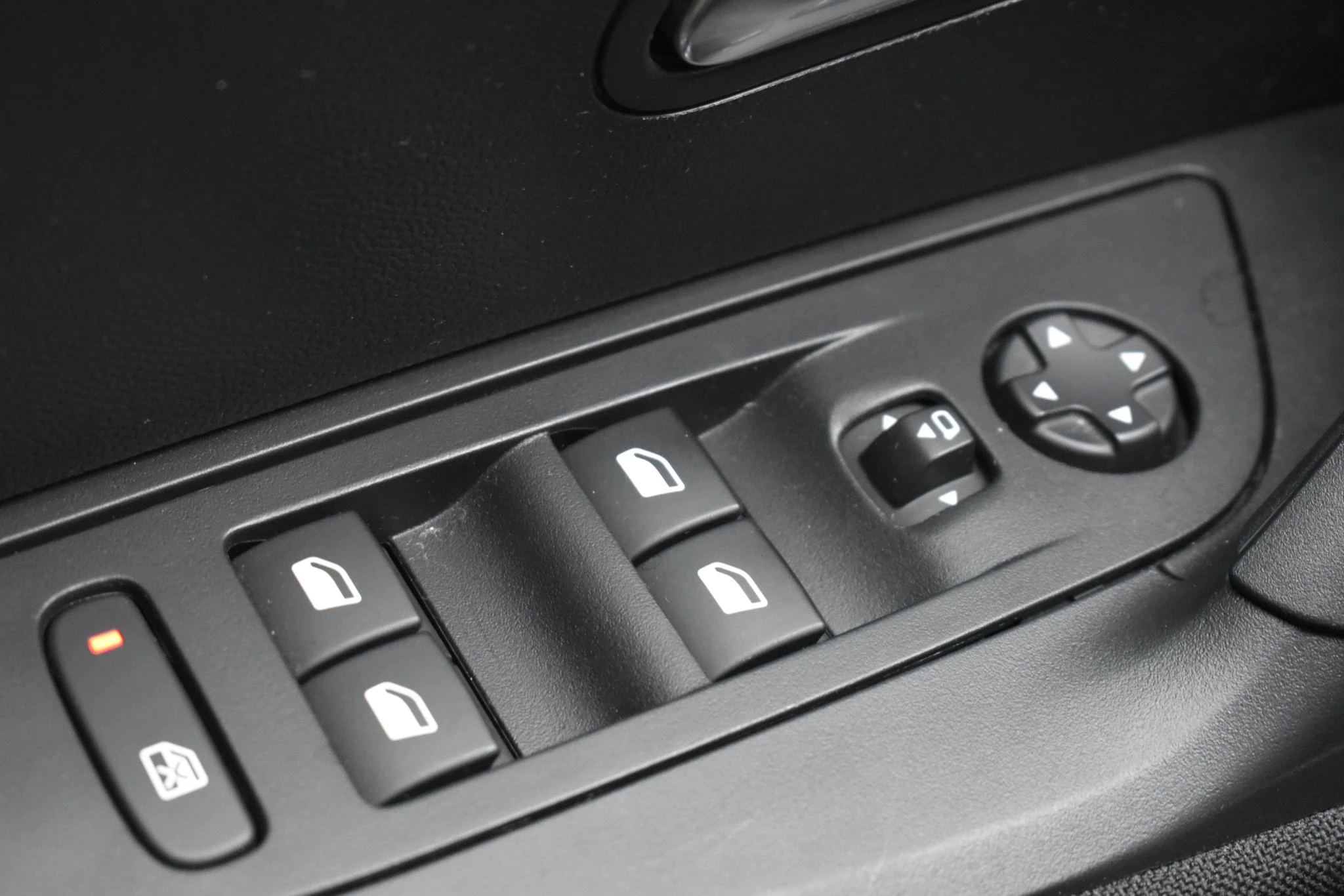 Hoofdafbeelding Peugeot e-2008