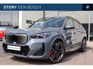 Hoofdafbeelding BMW iX1 BMW iX1 eDrive20 M Sport / Sportstoelen / Adaptieve LED / M Adaptief onderstel / Comfort Access / Parking Assistant