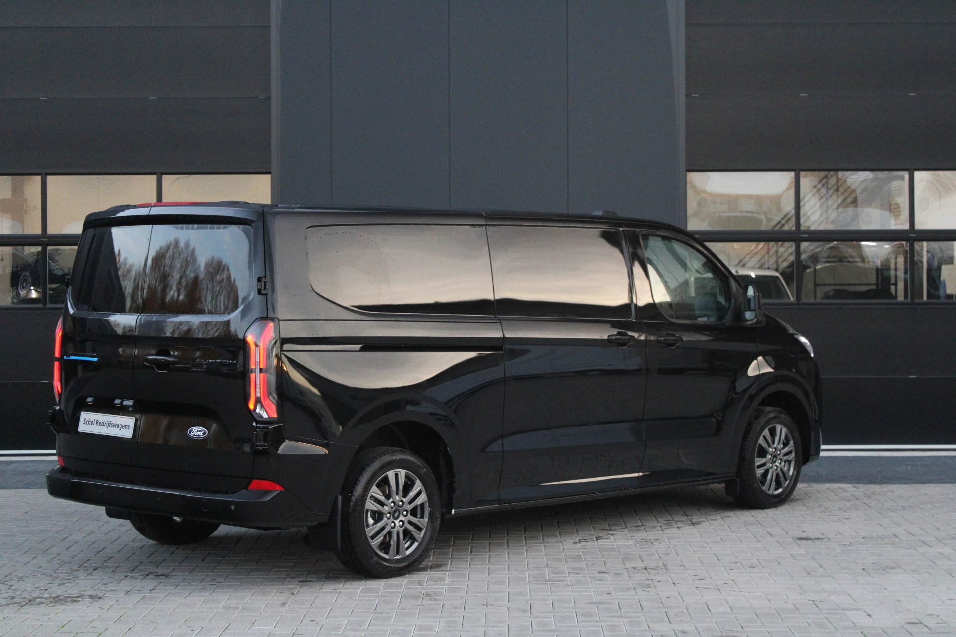 Hoofdafbeelding Ford E-Transit Custom